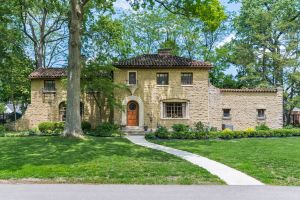 44 W. Jeffrey Place